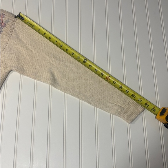 Floral Embroidered Cream Sweater size petite - Picture 5 of 7